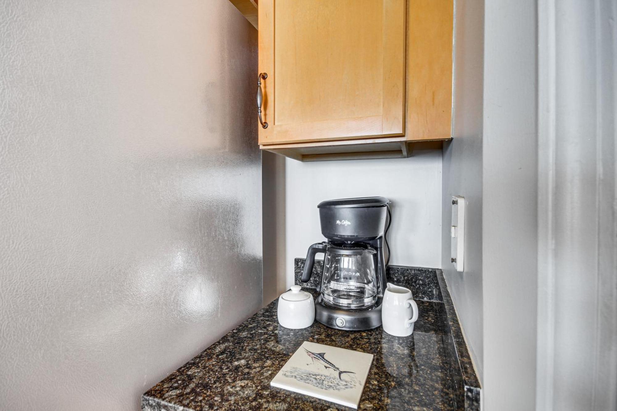 Sleek Gulfport Condo With Ocean Views And Pool Access! 외부 사진